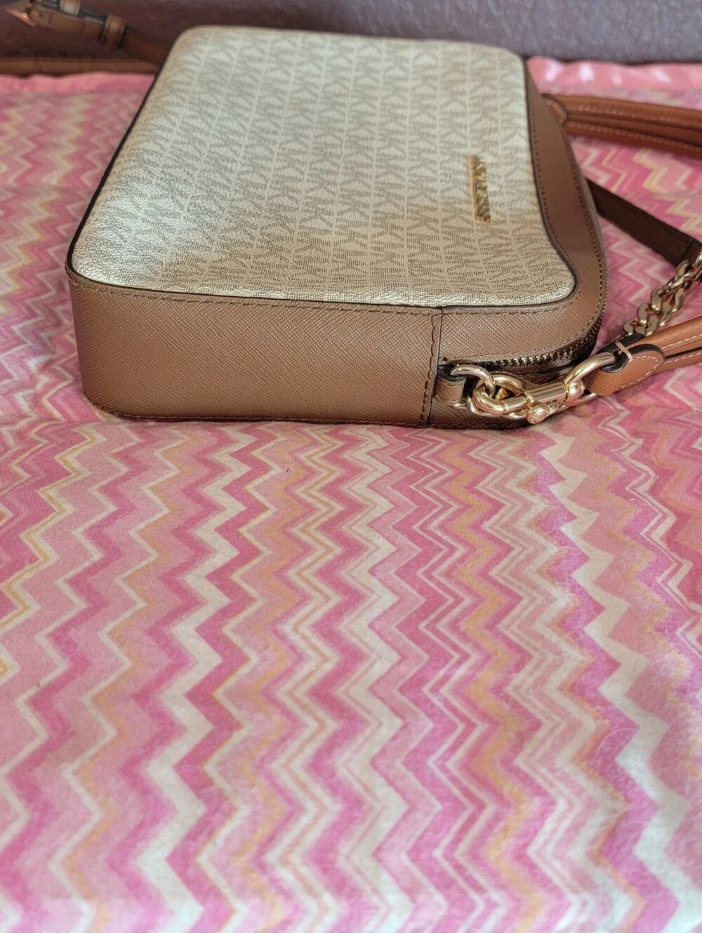 Michael Kors Jet Set Signature Logo Crossbody Bag Vanilla Acorn Brown